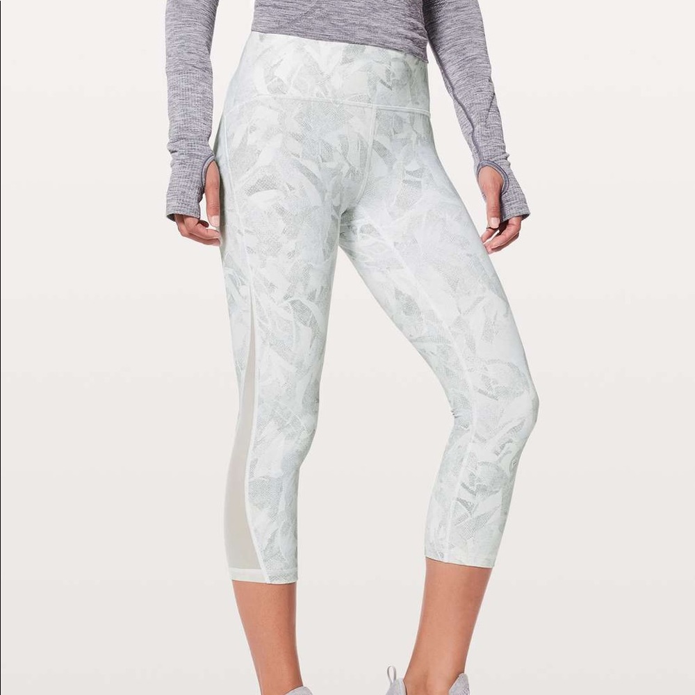 Lululemon Breezy Dot 19” Crop Leggings